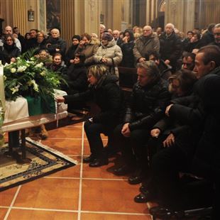 Funerale di Andrea Gilioli: l'addio sulle note dei "suoi" Pooh e tanti messaggi d'amore
