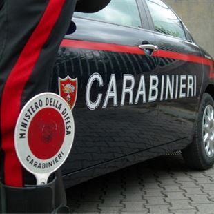 Trovato un coltello a serramanico di 19 cm in auto, autista denunciato dai carabinieri 