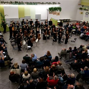 L'orchestra Spira mirabilis in concerto nella polisportiva formiginese