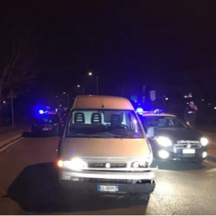 Ruba un furgone in via Maestri e tenta di fuggire: convalidato l'arresto per un 30enne