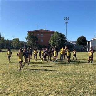 Gli Highlanders sbarcano a Sant’Antonino: un pomeriggio di rugby nel campo della parrocchia