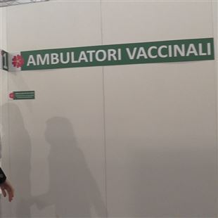 Campagna vaccinale: da lunedì la prenotazione per la fascia 12-19 anni