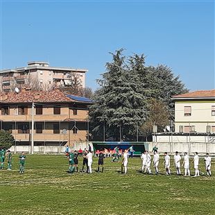 Il Real Formigine in dieci ribalta la Modenese e vince il derby allo stadio Pincelli