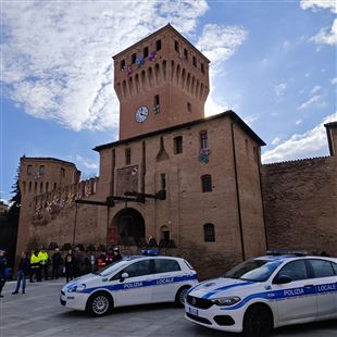 Parcheggia con il permesso disabili della madre inferma: multata una conducente